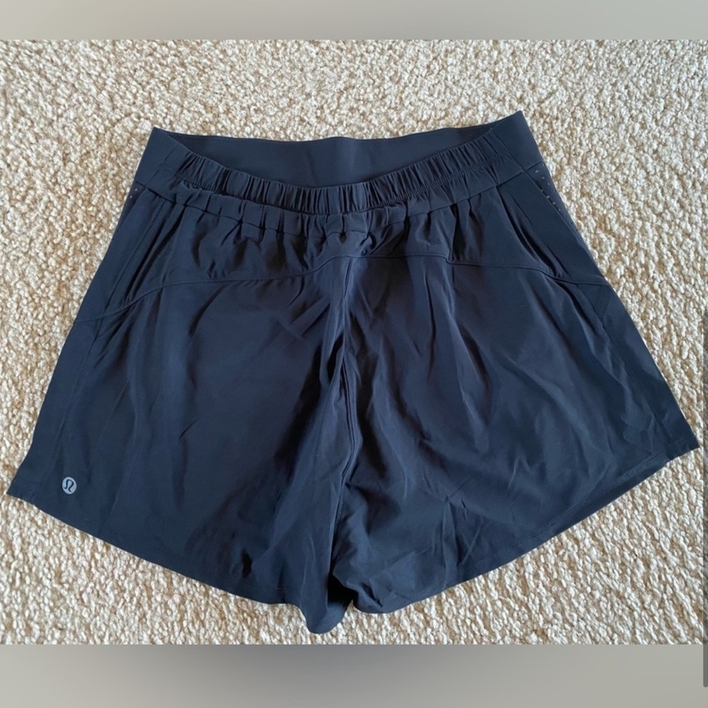 Lululemon Tracker Black High Rise Shorts Size 6 - Picture 4 of 5